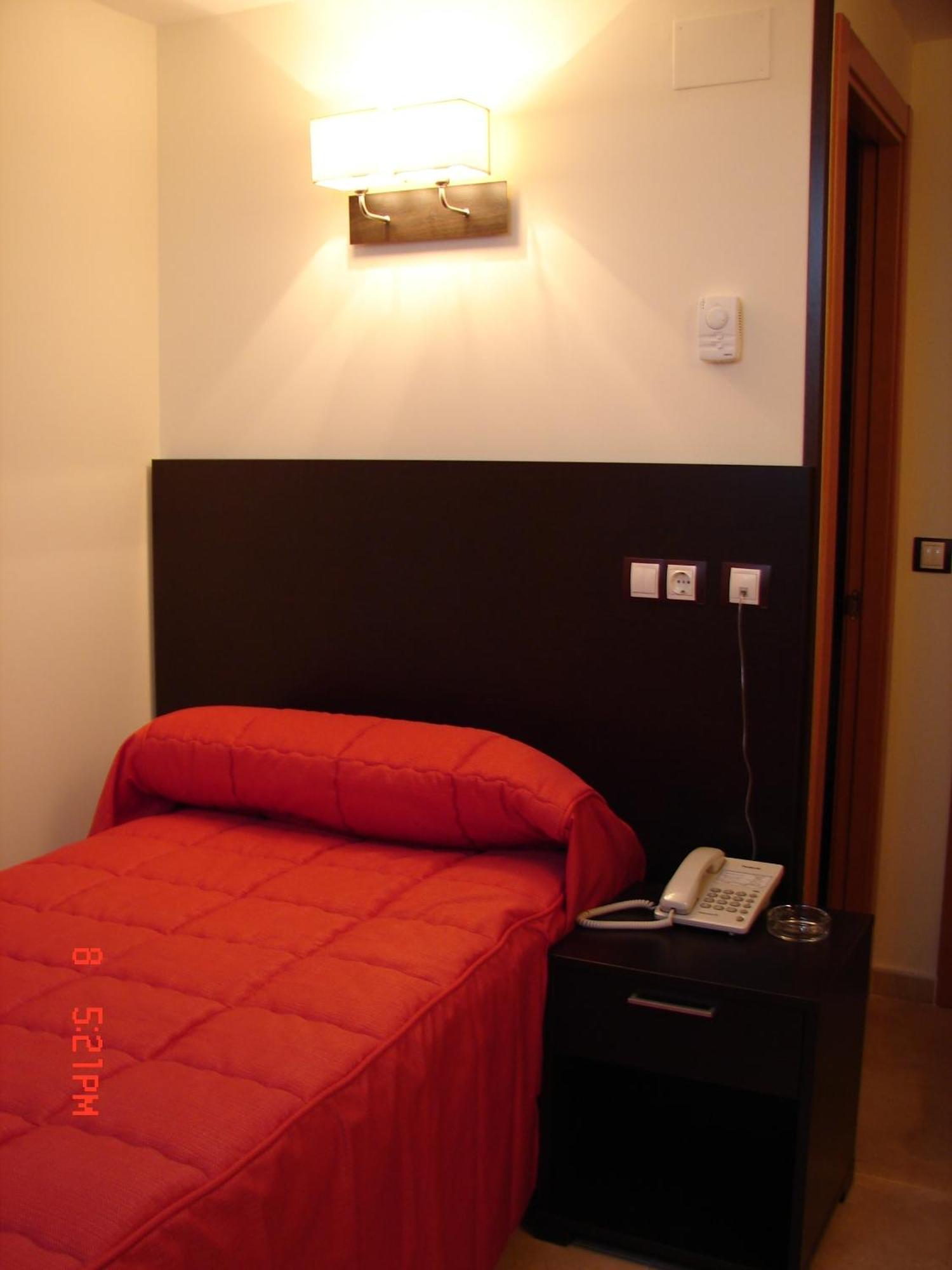 Hostal Goyma III San Fernando De Henares Zewnętrze zdjęcie