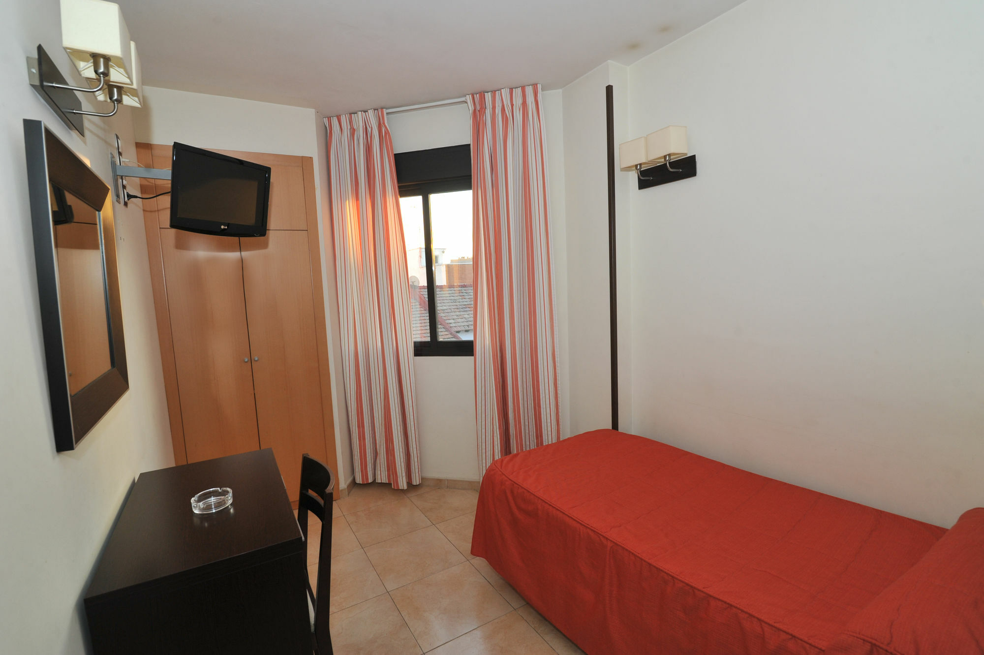 Hostal Goyma III San Fernando De Henares Zewnętrze zdjęcie