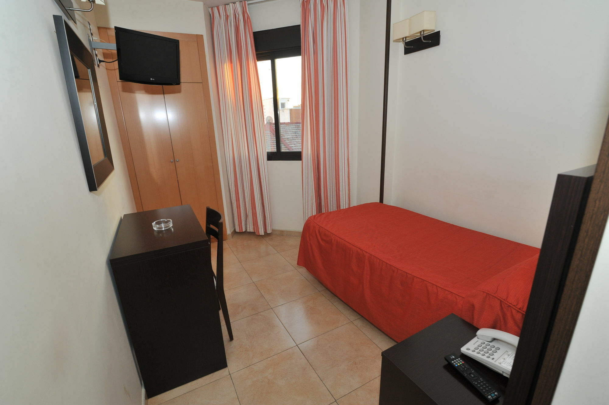 Hostal Goyma III San Fernando De Henares Zewnętrze zdjęcie